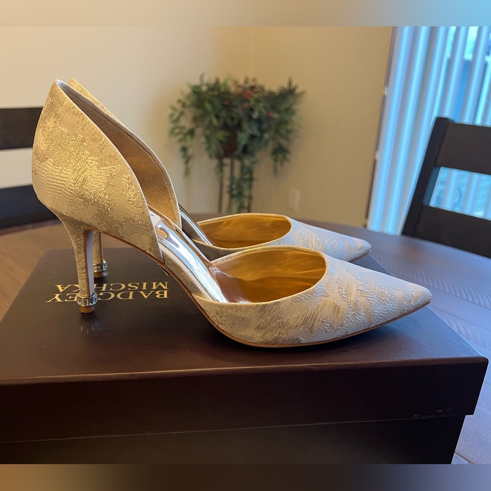 Badgley Mischka Naya d'Orsay Pump Size 8.5 EUC